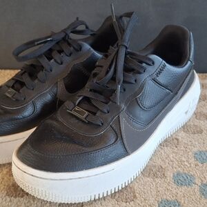 Nike Womens Black Leather Platform Air Force 1. Size 9
